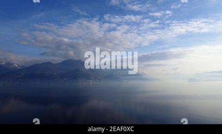 Vue aérienne sur le lac de Côme, Italie Banque D'Images