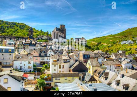 Paysage urbain avec église Saint Martin à Oberwesel, Allemagne Banque D'Images