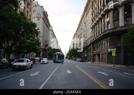 Buenos Aires, Argentine - janvier 2020: Vue sur la rue Avenida Presidente Julio Argentino Roca avenue mieux connue sous le nom de Diagonal sur Banque D'Images