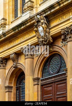 Détail extérieur du Sheldonian Theatre à Oxford Angleterre Royaume-Uni construit de 1664 à 1669 après un design de Sir Christopher Wren pour l'université d'Oxford. Banque D'Images