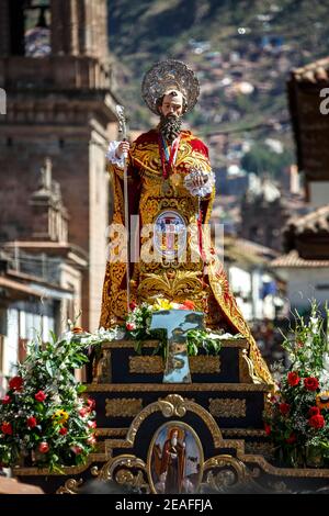 San Antonio Abad float, procession, Plaza de Armas, la célébration du Corpus Christi, Cusco, Pérou Banque D'Images