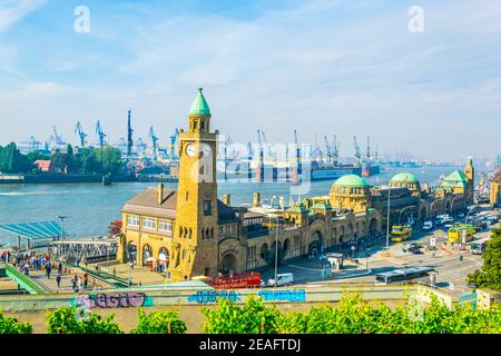 Vue sur le bâtiment de hamburger landsungsbruecken en Allemagne Banque D'Images