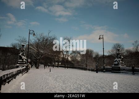 Kelvin Way dans la neige, 9 février 2021. Glasgow (West End, Kelvingrove Park Walk Way) Banque D'Images