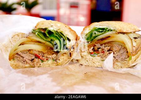 Caribbean Roast Pork sandwich at bien - Restaurant de cuisine latine et des Caraïbes. Situé au 1000, rue Eaton, Key West, FL 33040. Banque D'Images