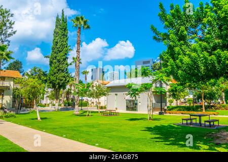 Vue sur les maisons en bois du marché de Sarona à tel Aviv, Israël Banque D'Images