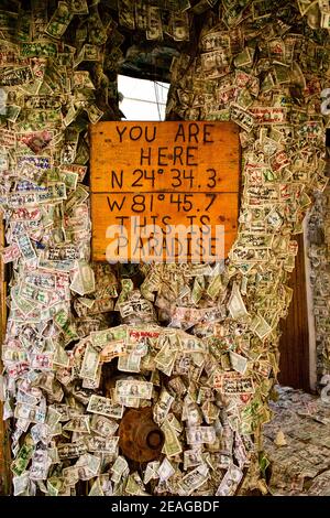 Billets de dollars au célèbre bar Willie T's sur Duval Street à Key West, Floride, FL USA. Le point le plus méridional dans la zone continentale des États-Unis. Vacances sur l'île Banque D'Images