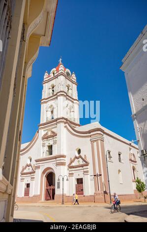 L'Iglesia de Nuestra Señora de la Merced sur la Plaza de los Trabajadores à Camagüey, Cuba Banque D'Images