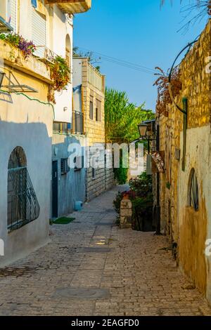 Vue sur une rue étroite à Tssfat/Safed, Israël Banque D'Images