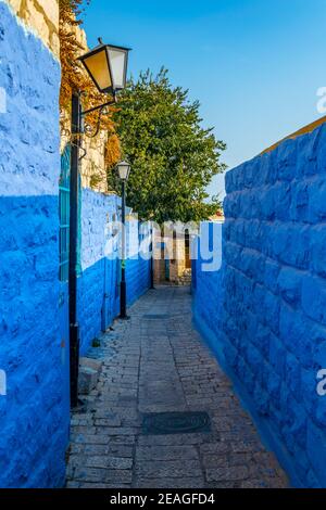 Vue sur une rue étroite à Tssfat/Safed, Israël Banque D'Images