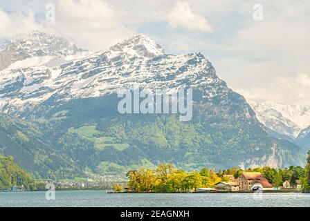 Quai d'expédition d'Isleten Isenthal au lac Urn, Urnersee, canton d'Uri, Suisse Banque D'Images