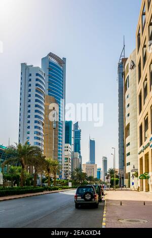 Circulation sur la rue Ahmad al Jaber au Koweït Banque D'Images