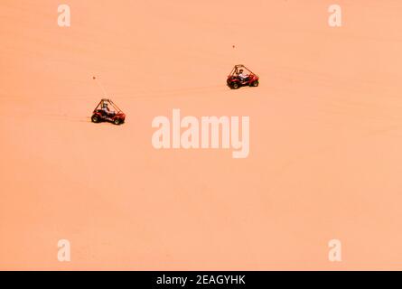 Buggys de dunes au parc national de Coral Pink Sand Dunes dans Utah Banque D'Images