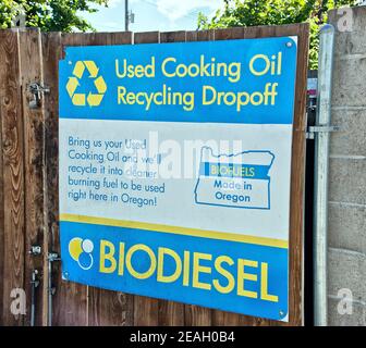 Panneau « Aroff pour le recyclage de l'huile de cuisson usagée » promotion de l'huile de cuisson utilisée dans le commerce pour produire des biocarburants en Oregon. Banque D'Images