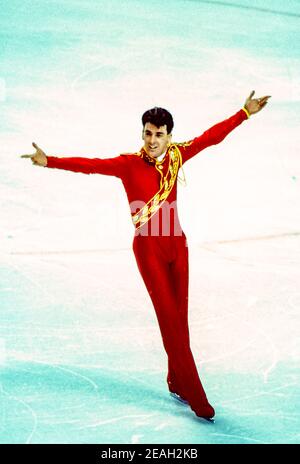 Brian Orser (CAN), médaillé d'argent, en compétition pour le Skate libre pour hommes aux Jeux olympiques d'hiver de 1988. Banque D'Images