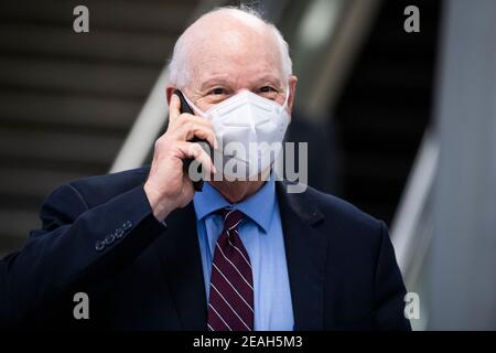 Washington, DC. 9 février 2021. ÉTATS-UNIS - FÉVRIER 9 : le sénateur Ben Cardin, du Maryland, est vu dans le métro du sénat après le premier jour du procès d'impeachment de l'ancien président Donald Trump au Capitole à Washington, DC, le mardi 9 février 2021.Credit: Tom Williams/Pool via CNP | usage dans le monde Credit: dpa/Alay Live News Banque D'Images