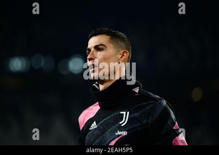 Turin, Italie. 09e février 2021. Cristiano Ronaldo de Juventus FC lors du match de football de Coppa Italia entre Juventus et FC Internazionale. Les stades sportifs autour de l'Italie restent soumis à des restrictions strictes en raison de la pandémie du coronavirus, car les lois de distanciation sociale du gouvernement interdisent aux fans à l'intérieur des lieux, ce qui entraîne le jeu derrière des portes fermées. La comparaison s'est terminée dans un tirage 0-0. (Photo par Alberto Gandolfo/Pacific Press) crédit: Pacific Press Media production Corp./Alay Live News Banque D'Images