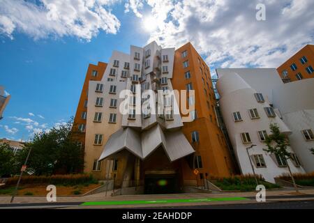 Massachusetts Institute of Technology (MIT) Ray and Maria Stata Center and campus, Cambridge, Massachusetts ma, États-Unis. Banque D'Images