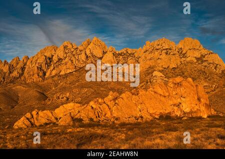 Aiguilles d'orgue au coucher du soleil, vue depuis Dripping Springs Road, près de Las Cruces, Nouveau-Mexique, États-Unis Banque D'Images