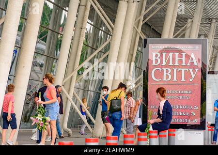 Lviv, Ukraine 29 juin 2020 : aéroport international de Lviv, réunion des passagers à la sortie.2020 Banque D'Images