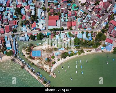 Vue aérienne sur le village de pêcheurs Banque D'Images