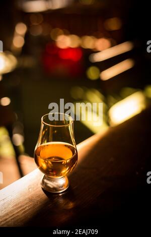 Gros plan sur un verre de whisky Glencairn Banque D'Images