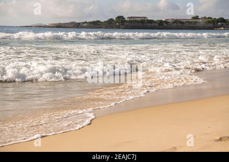 Surfez sur la plage de Copacabana. Rio de Janeiro, février 2020 Banque D'Images