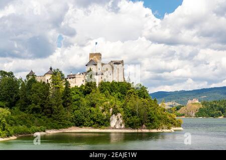 Le château de Niedzica Czorsztyn au lac de Pieniny, Pologne Banque D'Images