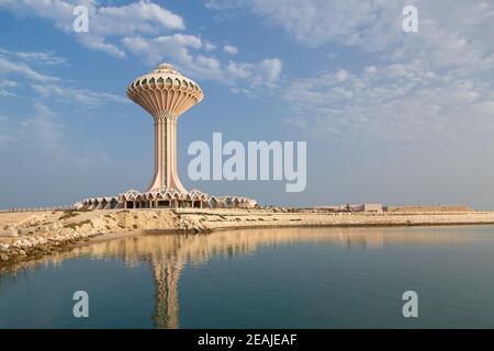 Al Khobar, 6 février 2021. Tour d'eau Khobar à l'heure d'or dans la soirée, province orientale, Arabie Saoudite Banque D'Images