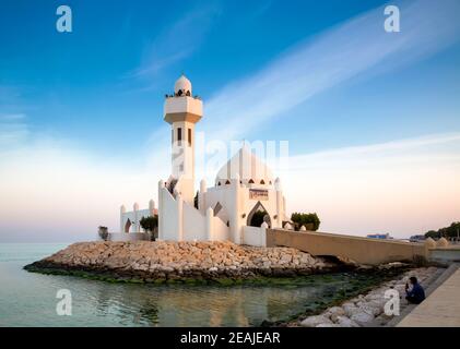 Al Khobar, 5 février 2021 - Mosquée Sheikh Salem ben Laden à l'heure de prière de Maghrib dans la soirée, Al Khobar, province orientale, Arabie Saoudite Banque D'Images