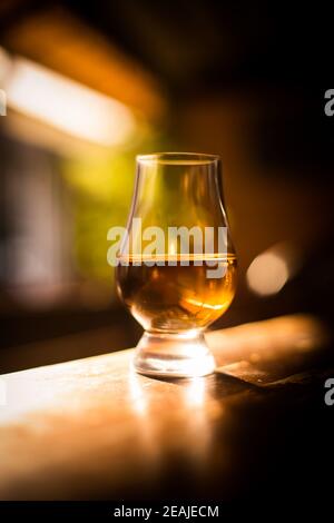 Gros plan sur un verre de whisky Glencairn Banque D'Images