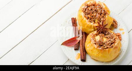 Fruits dessert pommes cuites au four Banque D'Images