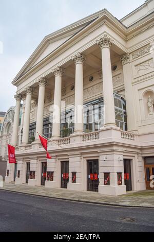 Londres, Royaume-Uni. 6 février 2021.extérieur du Royal Opera House, Covent Garden. Crédit : Vuk Valcic/Alamy Banque D'Images