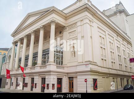 Londres, Royaume-Uni. 6 février 2021.extérieur du Royal Opera House, Covent Garden. Crédit : Vuk Valcic/Alamy Banque D'Images