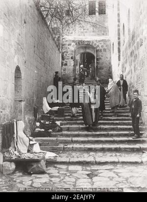 Photographie de la fin du XIXe siècle : escalier de l'église du Saint-Sépulcre, Jérusalem, Palestine, Israël moderne. Banque D'Images