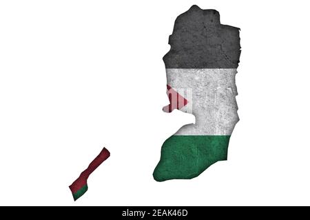 Carte et drapeau de la Palestine sur le béton abîmé Banque D'Images