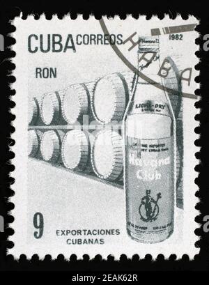 Timbres en Cuba, montre le rhum, Exportaciones Cubanas, vers 1982. Banque D'Images