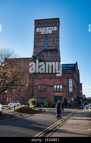 CHESTER, ROYAUME-UNI - 26 novembre 2020 : le moulin à vapeur, aujourd'hui un centre d'affaires sur le canal Shropshire à chester cheshire, angleterre, royaume-uni Banque D'Images