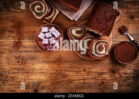 Pain doux au chocolat et tourbillons faits main Banque D'Images