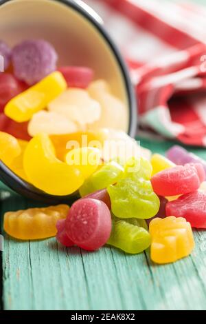 Bonbons en gelée fruitée colorés. Banque D'Images