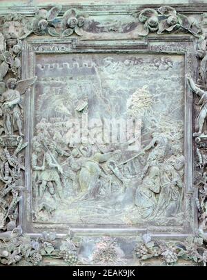 Ascension de Jésus Christ au Calvaire, œuvre de sculpture de l'école de Giambologna, située dans le panneau de droite de la cathédrale Sainte Marie de l'Assomption à Pise, Italie Banque D'Images