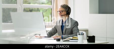 Portrait d'homme senior confiant Banque D'Images