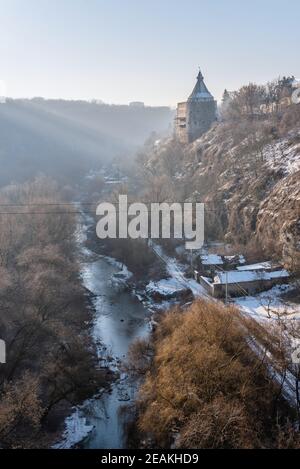 Canyon et rivière Smotrytsky à Kamianets-Podilskyi, Ukraine Banque D'Images