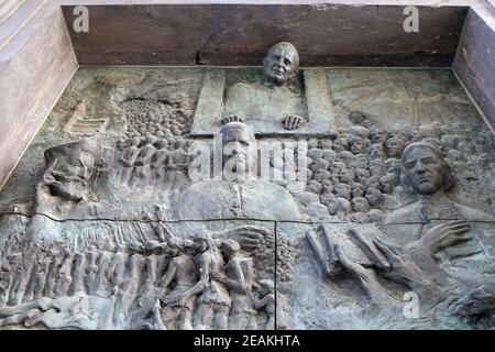 Porte de Bronze sur la cathédrale de St Nicolas à Ljubljana, Slovénie Banque D'Images