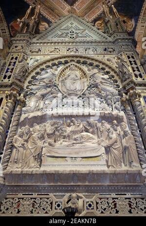 Mort et Assomption de la Vierge, détail du Tabernacle de la Madonna, par Andrea di Cione connu sous le nom de l'Orcagna, marbre et mosaïque. Loggia de l'église Orsanmichele à Florence, Toscane, Italie Banque D'Images