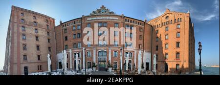 Le Molino Stucky à l'extrémité ouest de l'île Giudecca, Venise, Italie Banque D'Images