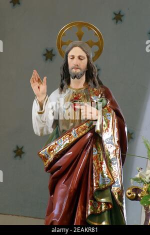 Coeur sacré de Jésus, statue sur l'autel principal de l'église paroissiale Saint Nicolas à Donja Zelina, Croatie Banque D'Images