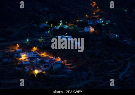 Village et ravin d'El Juncal au coucher du soleil. Banque D'Images