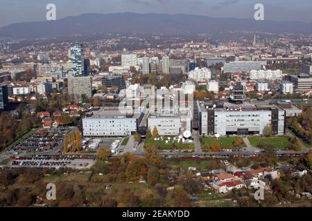 La radio et la télévision nationale croate de construction et la ville de Zagreb dans l'arrière-plan Banque D'Images