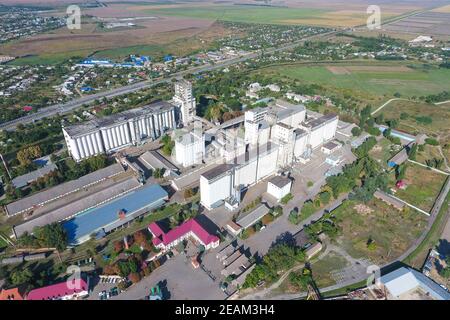 Vue de dessus d'un silo élévateur. Aerophotographing objet industriel. Banque D'Images