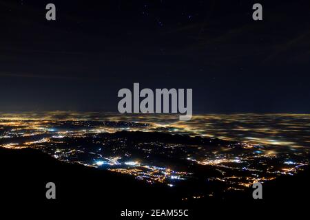 Eclairage ordinaire partiellement couvert de brouillard, de lumières douces Banque D'Images